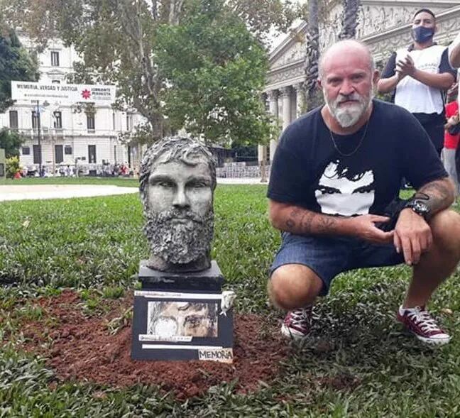 El Gobierno porteño sacó el busto de Santiago Maldonado en Plaza de Mayo