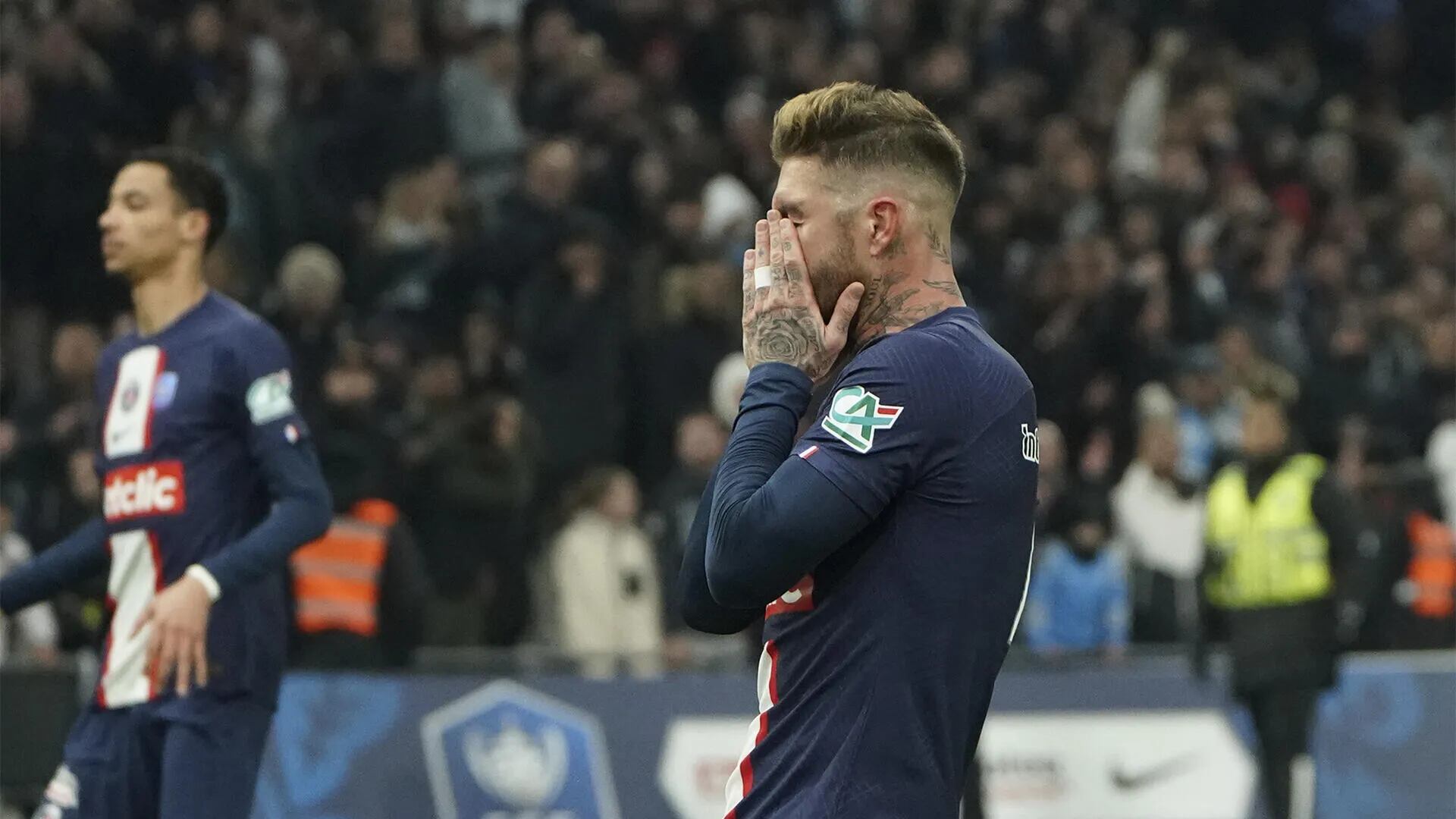 Sergio Ramos (PSG) se lamenta tras la caer eliminado en la copa de Francia ante Marsella. 