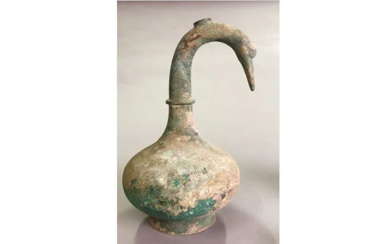 Arqueólogos descubren una vasija con un curioso líquido en su interior
