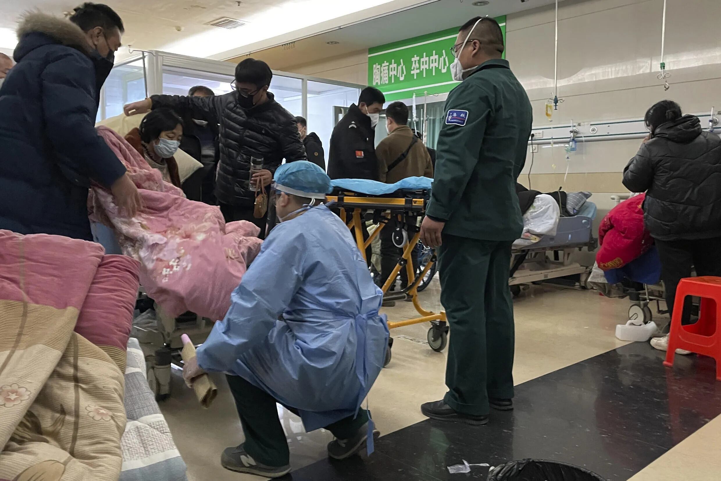 El terror de ‘los pulmones blancos’ en un hospital chino desbordado por la ola de Covid-19