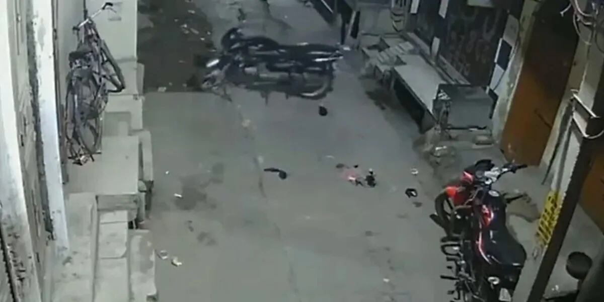 Video escalofriante: una cámara de seguridad registra una moto manejada por un "fantasma"