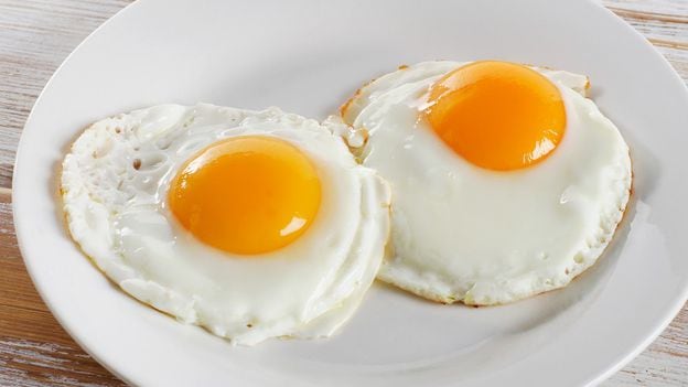 Cómo hacer huevos fritos sin usar aceite (ni una gota)