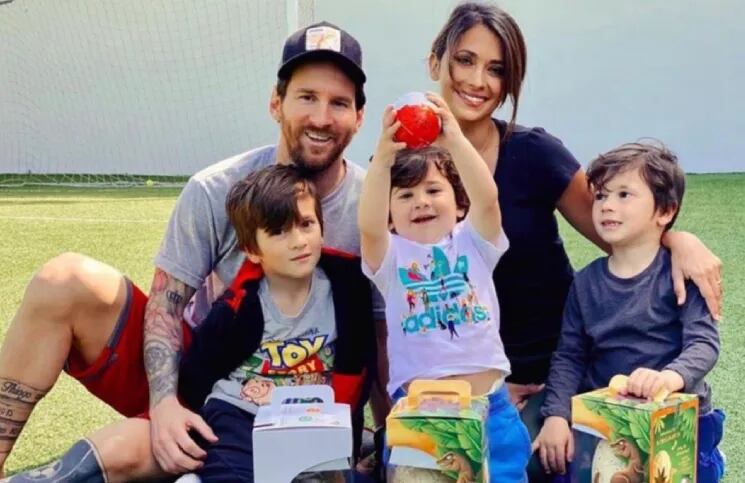 El divertido juego de cartas de Leo Messi con el que entretiene a sus hijos