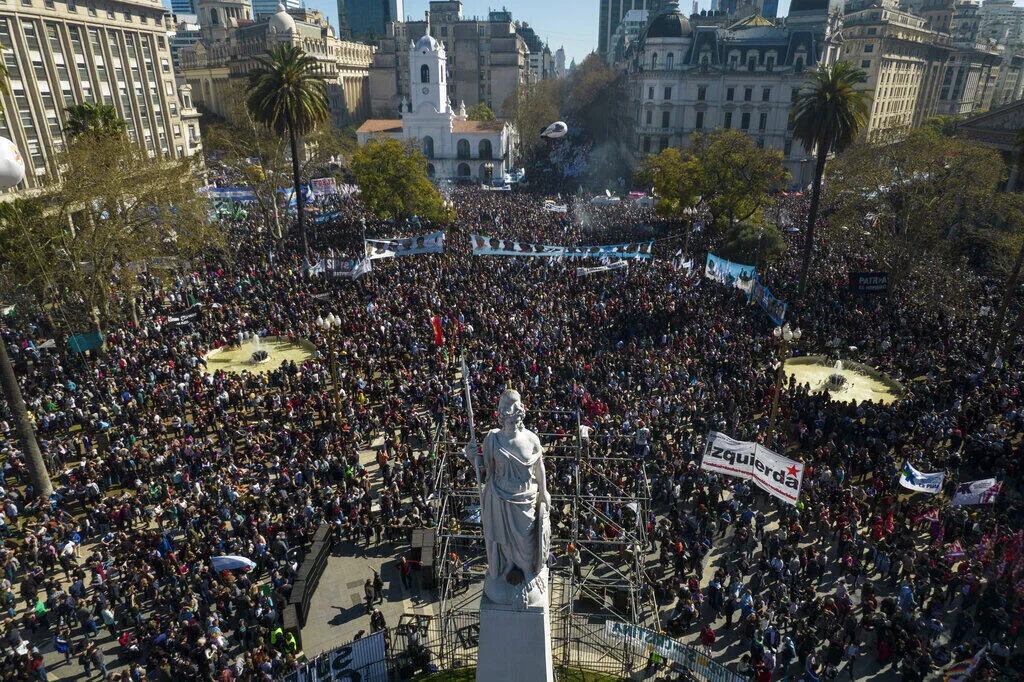 El ataque contra Kirchner incide en la polarización argentina