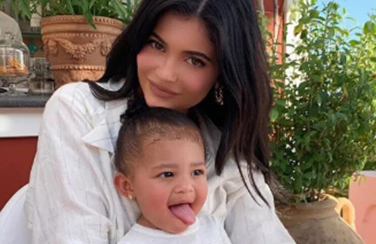 Kylie Jenner publicó un video en el que su hija parece "insultarla".