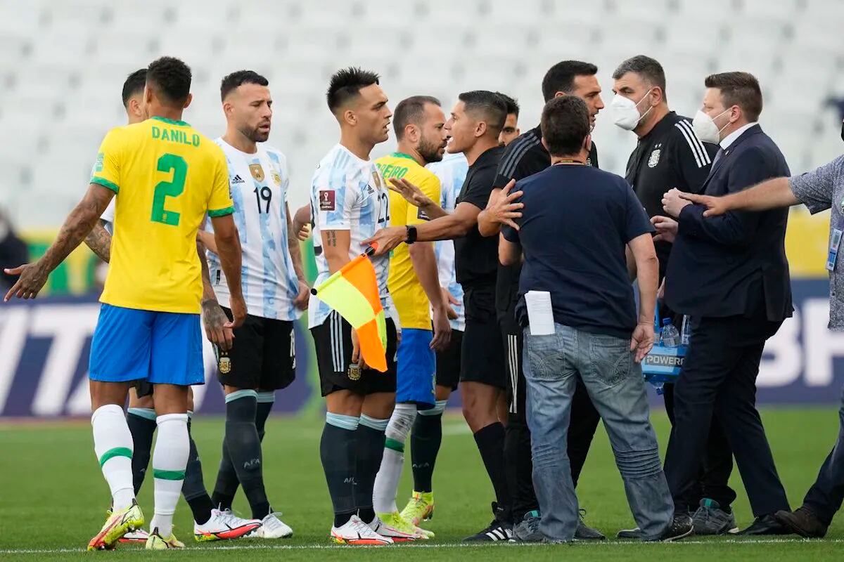 La AFA realizó el descargo ante la FIFA por la suspensión del partido ante Brasil: qué defiende y qué reclama