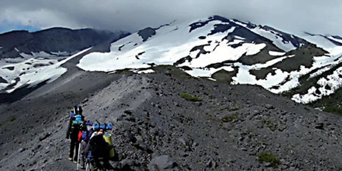 El Gobierno declaró al volcán Lanín como sitio sagrado mapuche y generó malestar en Neuquén: “Es una intromisión”