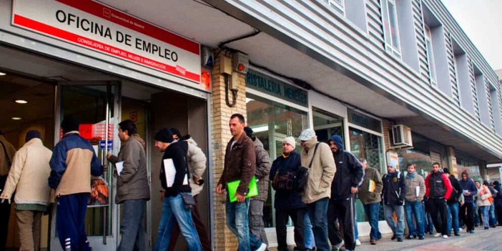 España aprobó el plan para incorporar extranjeros “sin papeles” a su mercado laboral