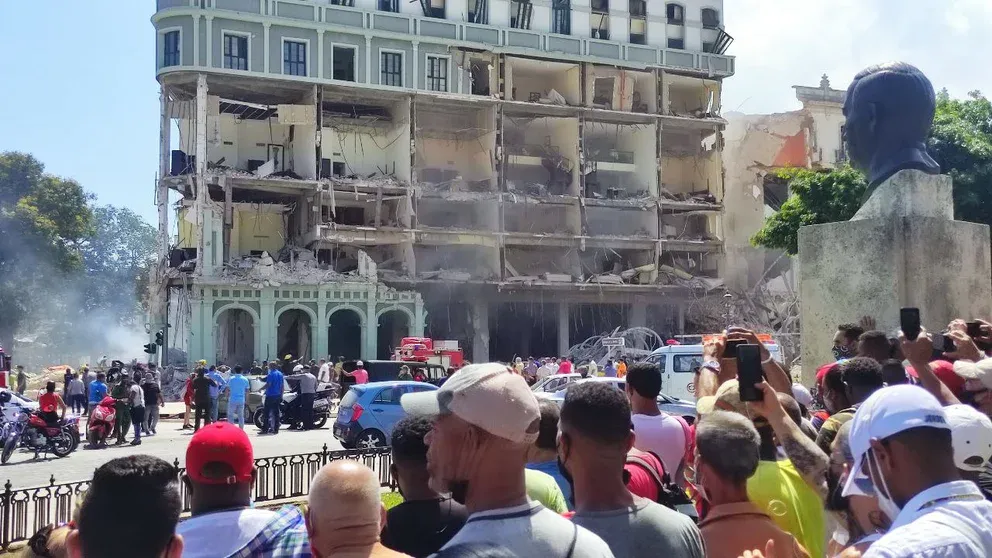 Una explosión en La Habana destruyó un hotel y hay al menos ocho muertos