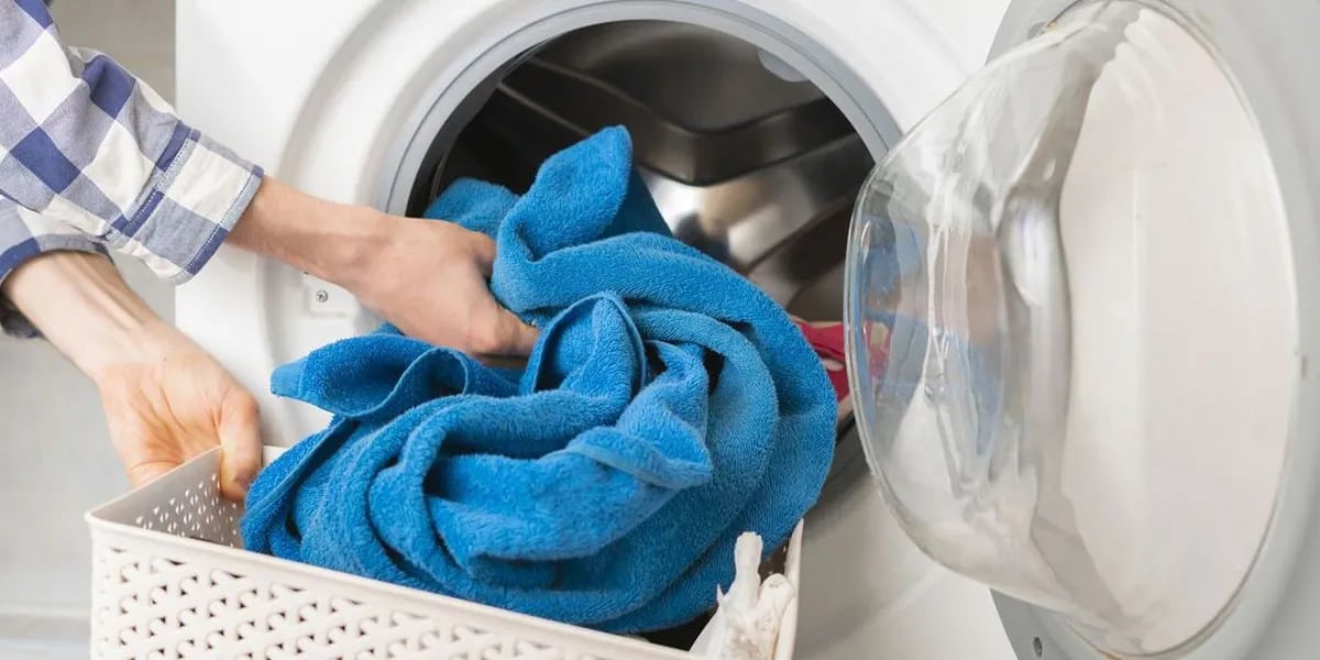 5 formas de eliminar el olor a humedad de tu ropa (y no sabías) | La 100