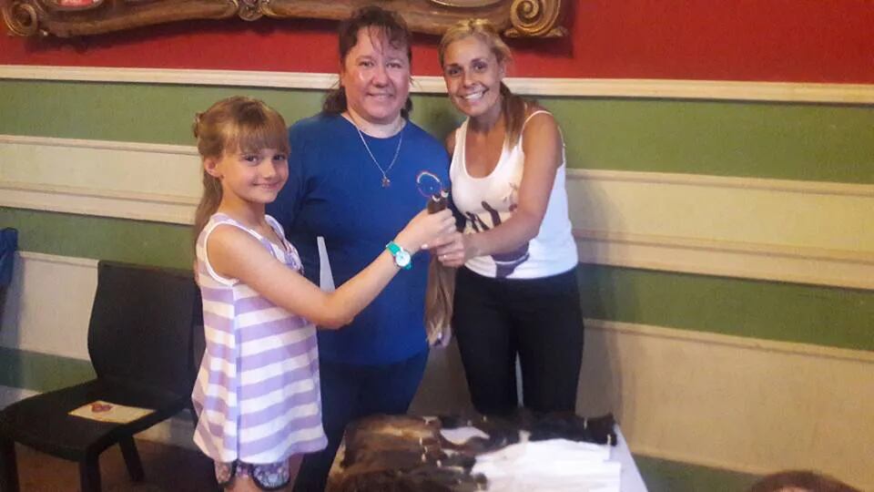 Historias Compartidas: Camila entregando su donación de pelo a Pelucas Esperanza, Gualeguychú