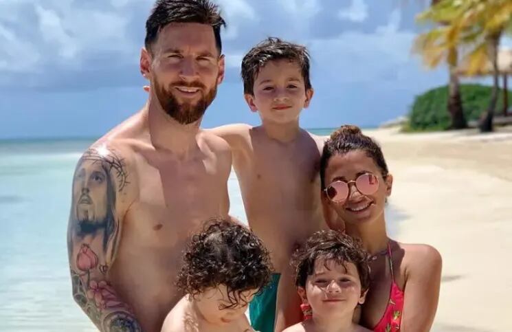 Messi junto a Anto Rocuzzo y sus hijos
