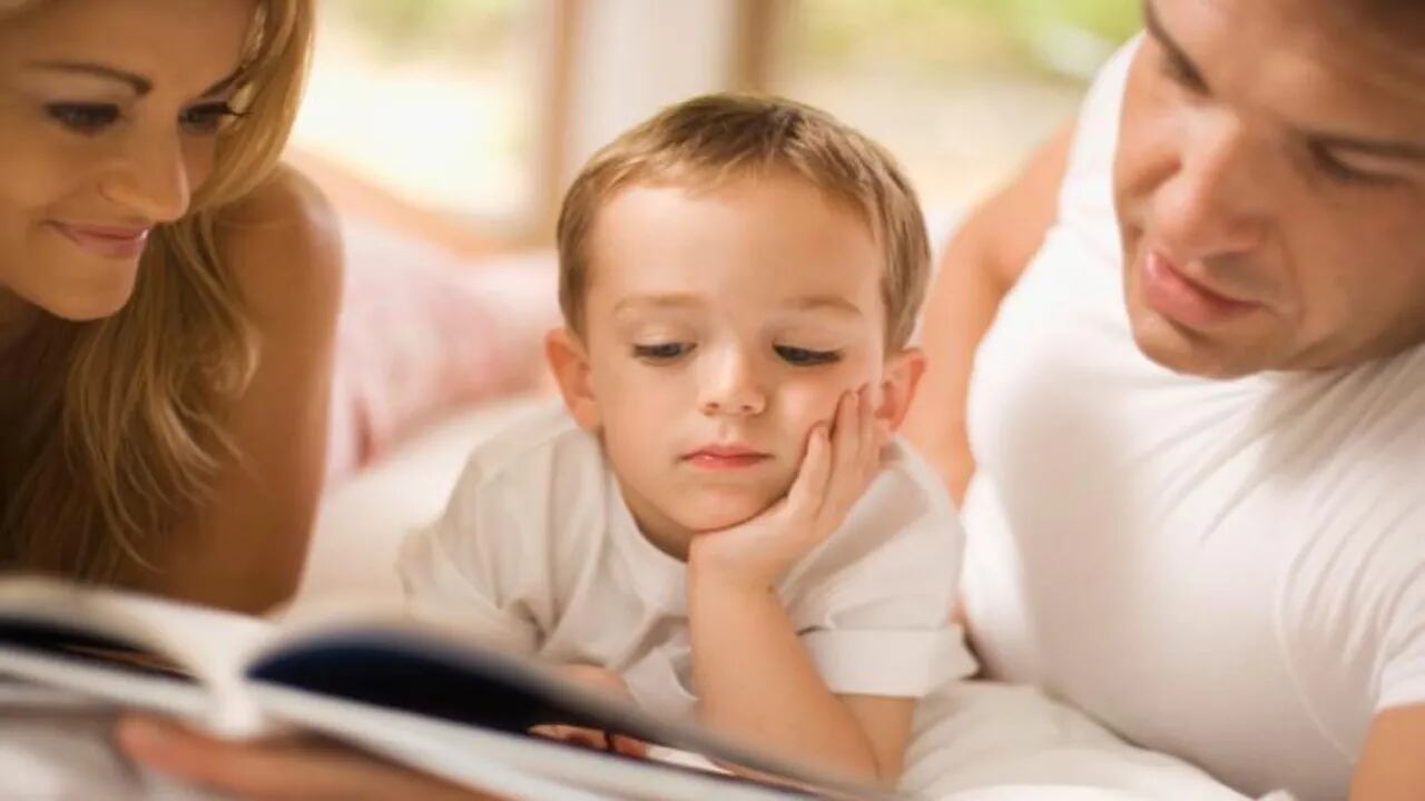 Por qué es bueno leerle cuentos en voz alta a los niños