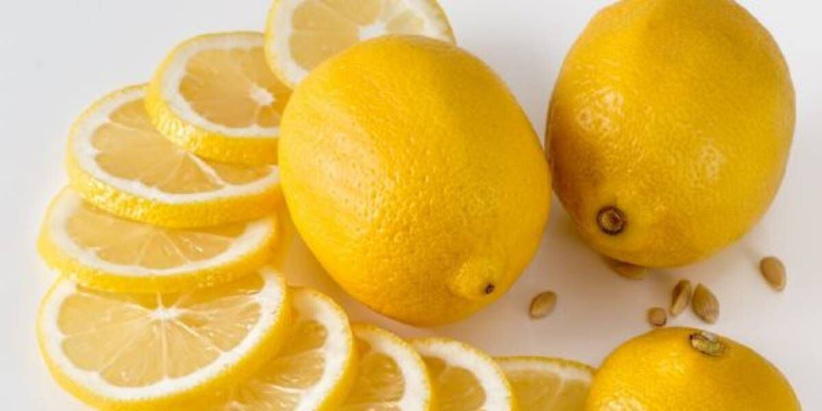 Por qué no hay que tirar las mitades de limón aunque estén secas