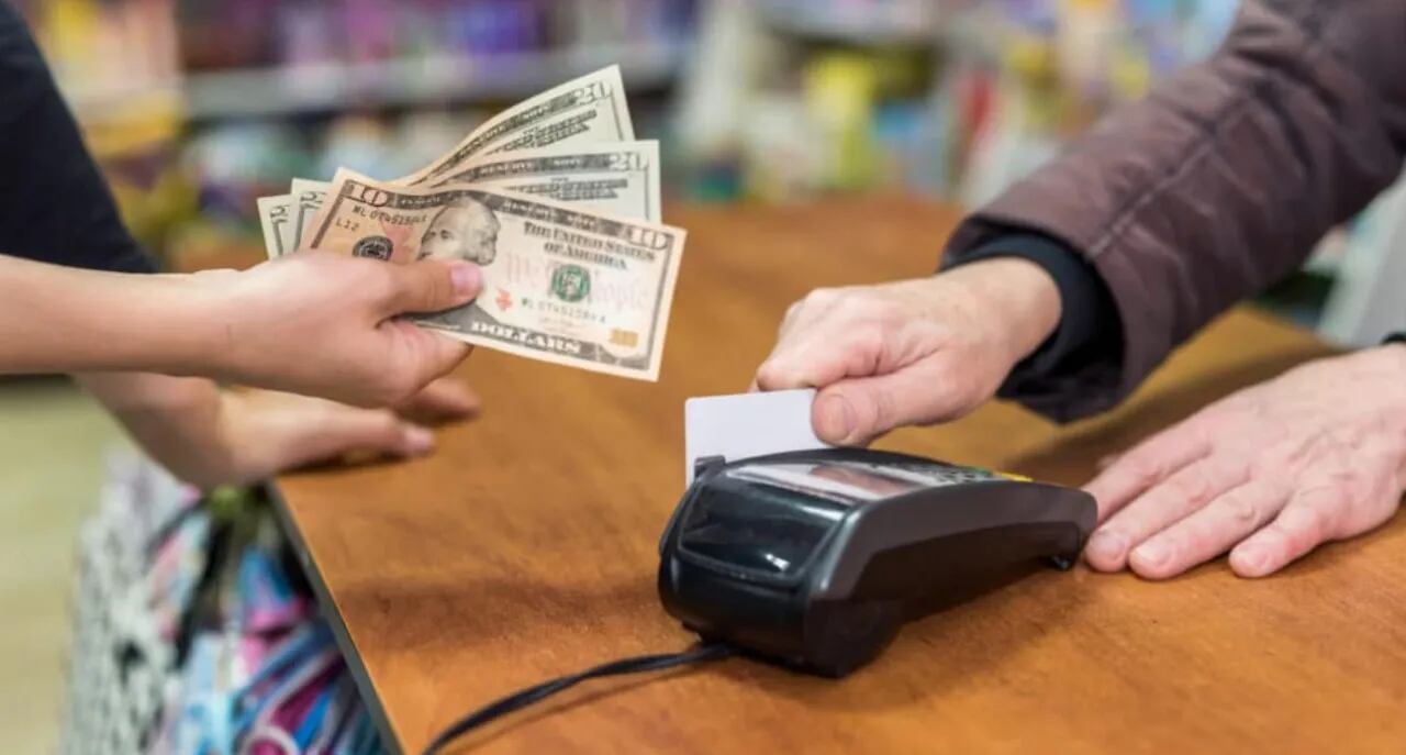 Dólar Ahorro: últimos días para pedir la devolución del 35% de las compras con tarjeta