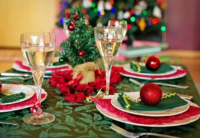 Cómo armar la mesa de Navidad para atraer la buena suerte (con poquito se  logra) | Mia FM