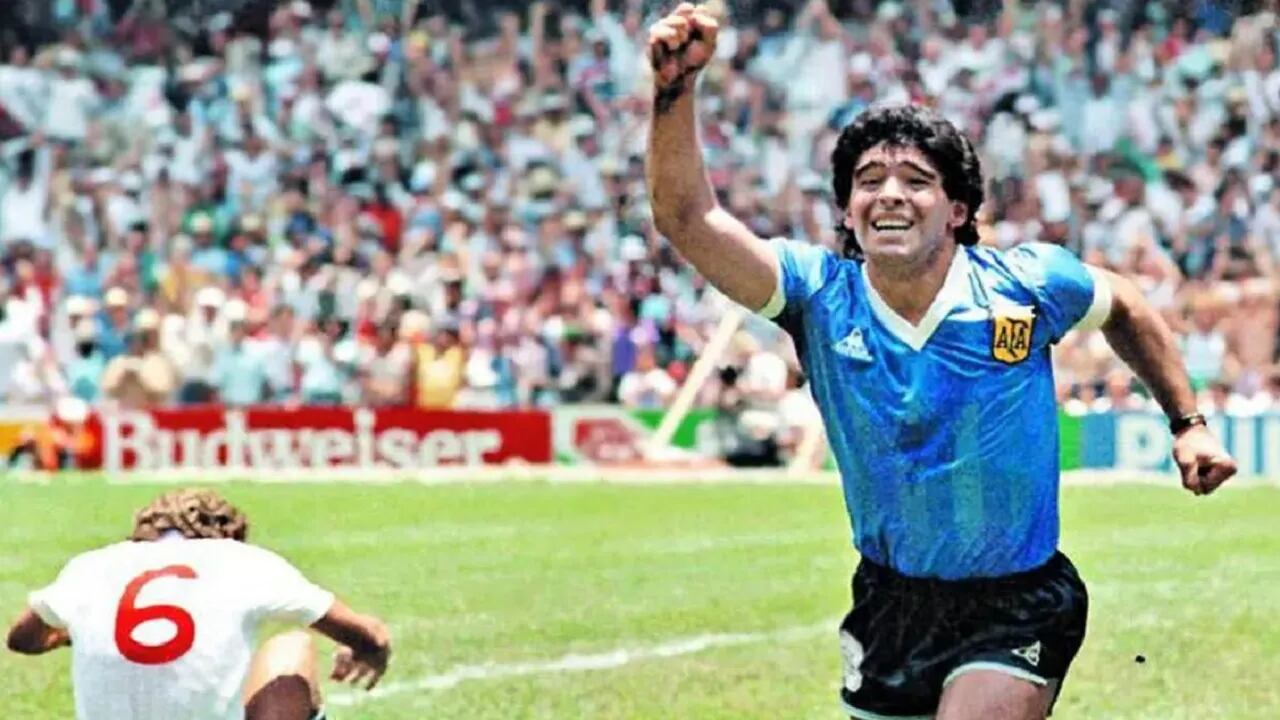 Los libros que reviven a pura emoción el “Gol del Siglo” de Diego Maradona a 35 años
