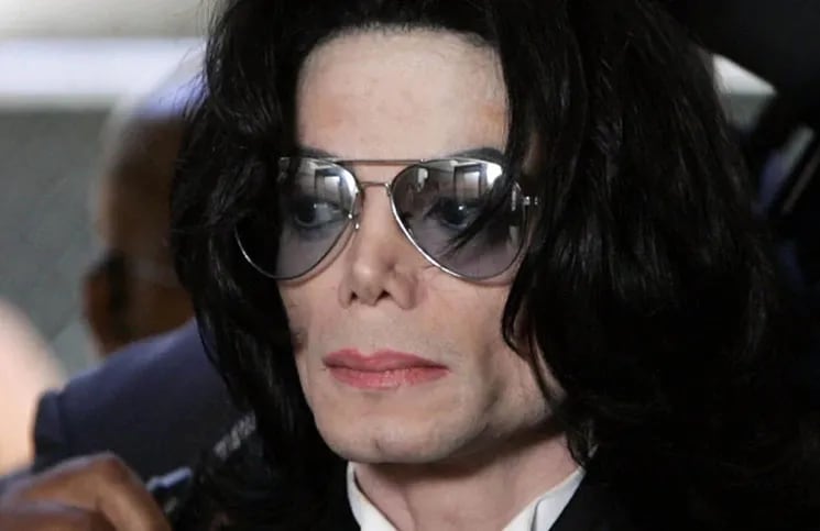 Pelado y con cicatrices en todo el cuerpo: documental revela detalles del cuerpo de Michael Jackson