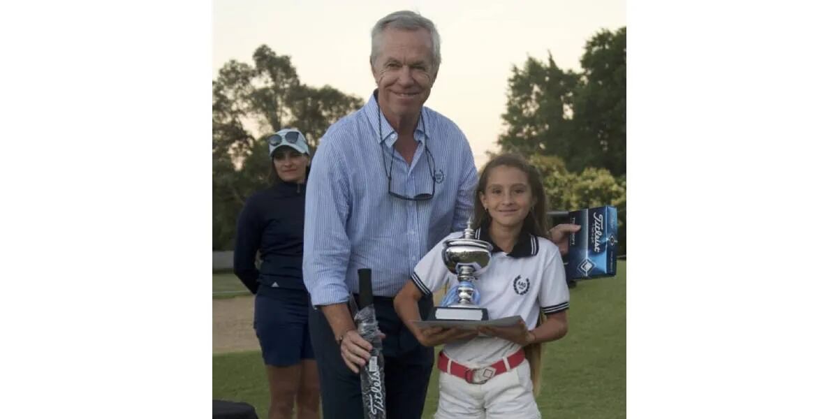 Su papá le enseñó a jugar al golf a escondidas y se consagró campeona con solo 12 años: la historia de Brisa Cabrera