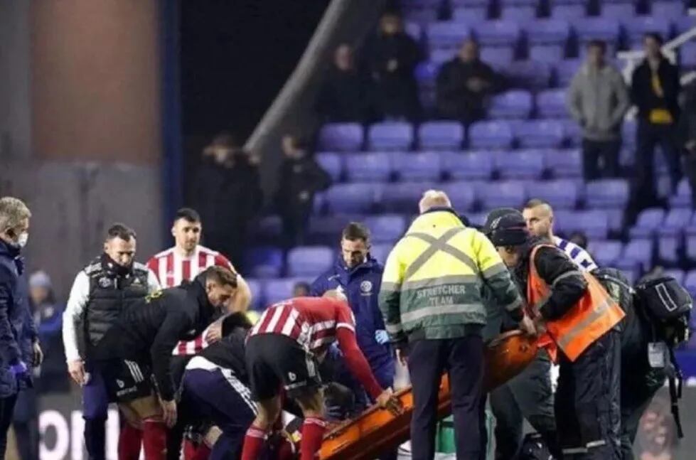 Un jugador se desplomó en medio de un partido en Inglaterra y preocupó a todos