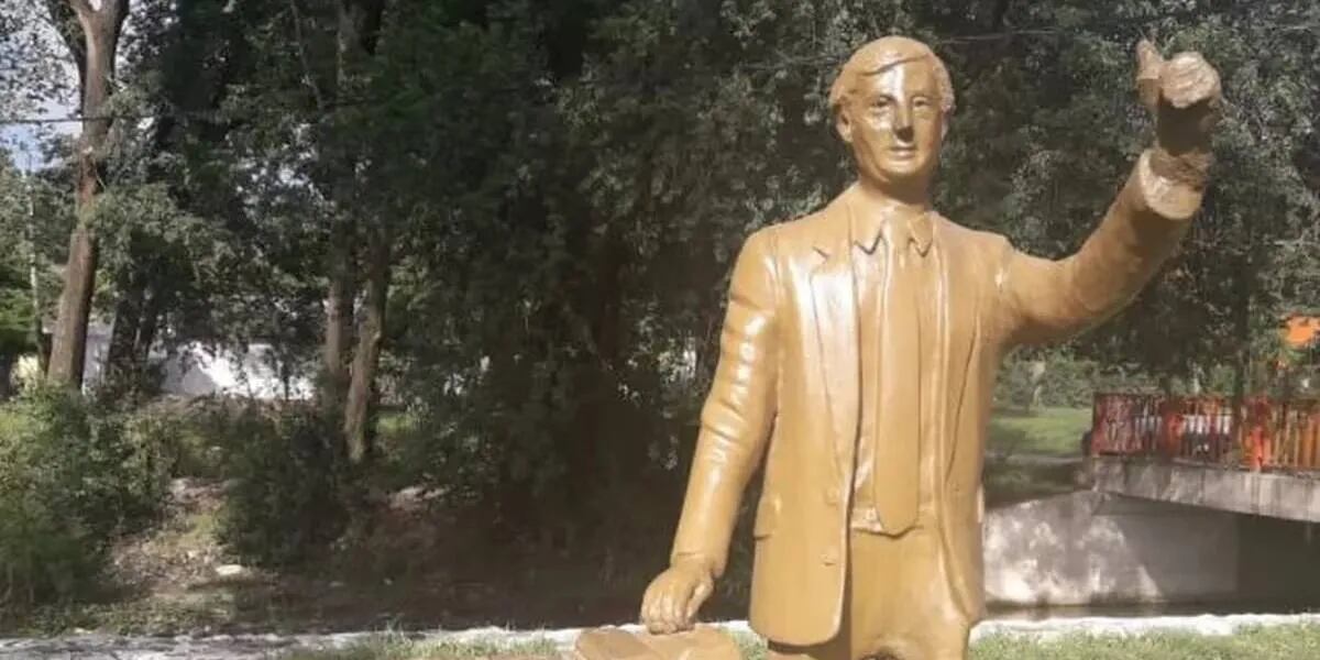 Reemplazarán una estatua de Néstor Kirchner por una de René Favaloro: “Representa lo que está mal en política”