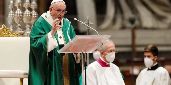 El Papa Francisco no pudo estar al frente de la Vigilia Pascual por fuertes dolores en el cuerpo