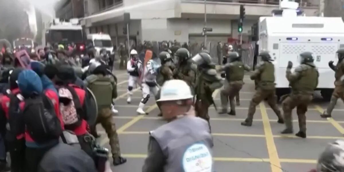 Violentaron el Palacio de La Moneda en Chile y hubo incidentes en Santiago en la previa de los 50 años del golpe de Estado