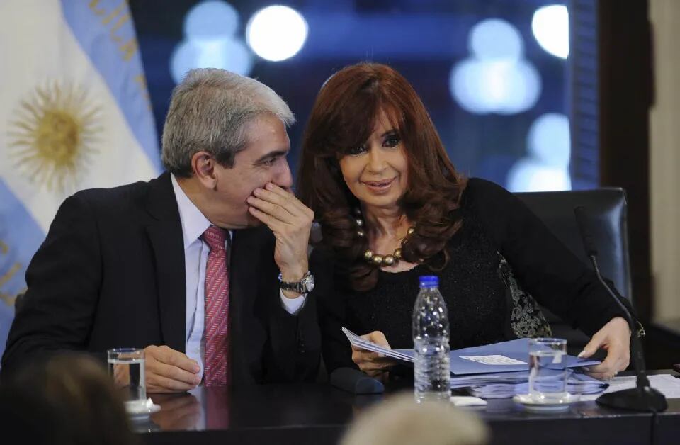 Aníbal Fernández se mantiene firme al lado de Cristina Kirchner