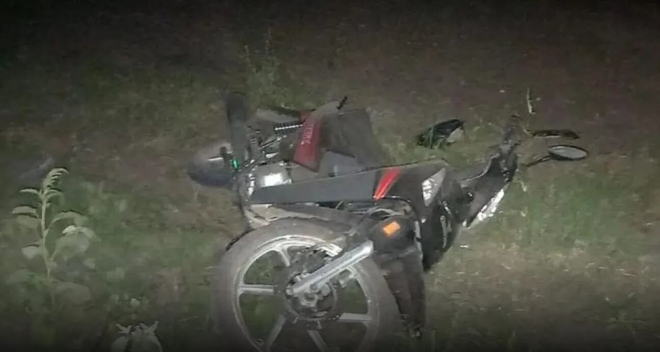 Una nena de 13 años le robó la moto a su mamá, salió a la calle y la atropelló un camión