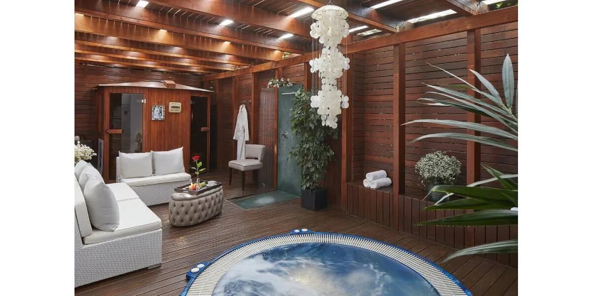 Pileta infinita, sauna y vista paradisíaca: cómo es el lujoso hotel donde se hospeda Lionel Messi