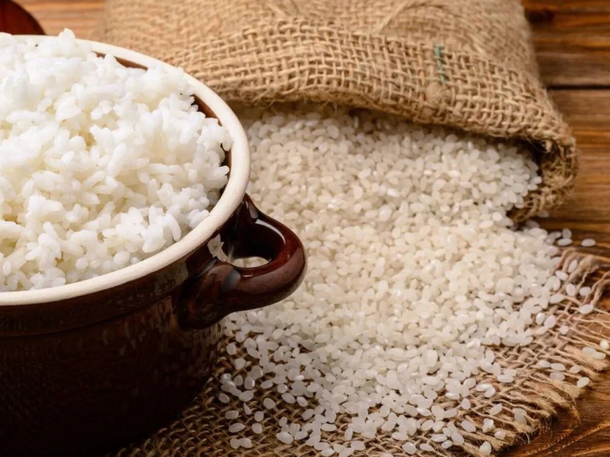 Cómo hay que comer el arroz para evitar enfermarse por intoxicación