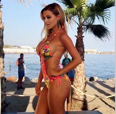 La modelo desde Marbella siempre luce su figura a los 36 años, con diversas bikinis que dejan ver sus curvas