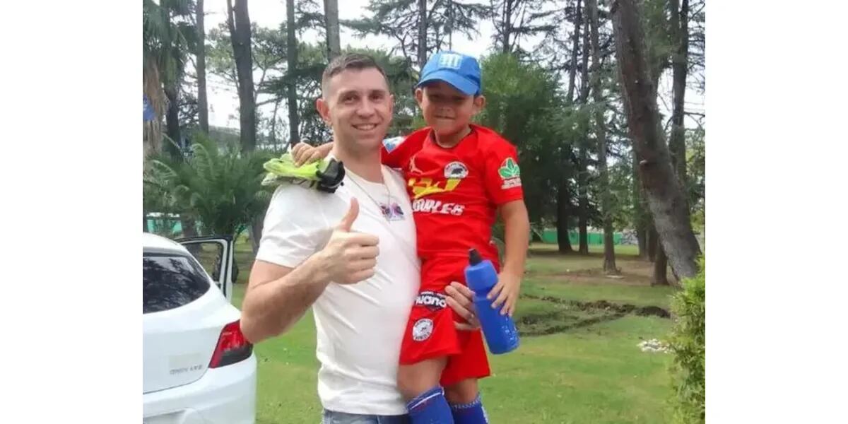 El emotivo gesto del Dibu Martínez con un nene fanático de la Selección Argentina: “El país te ama”