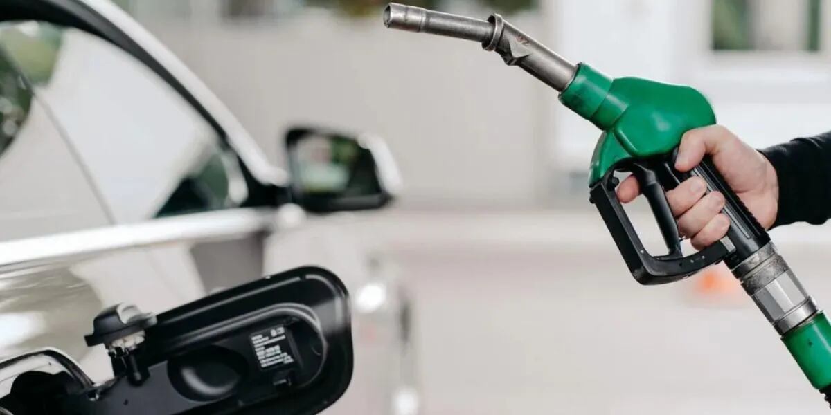 Los trucos que pocos conocen para ahorrar nafta a la hora de salir con el auto