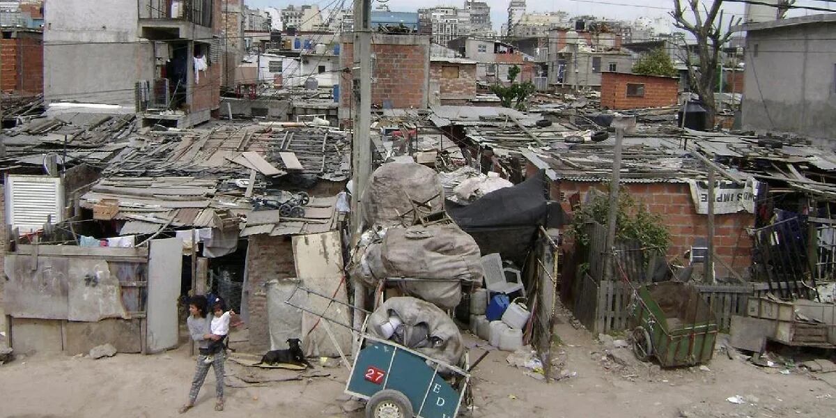 La pobreza alcanzó el 36,5% durante el primer semestre del año, según el INDEC