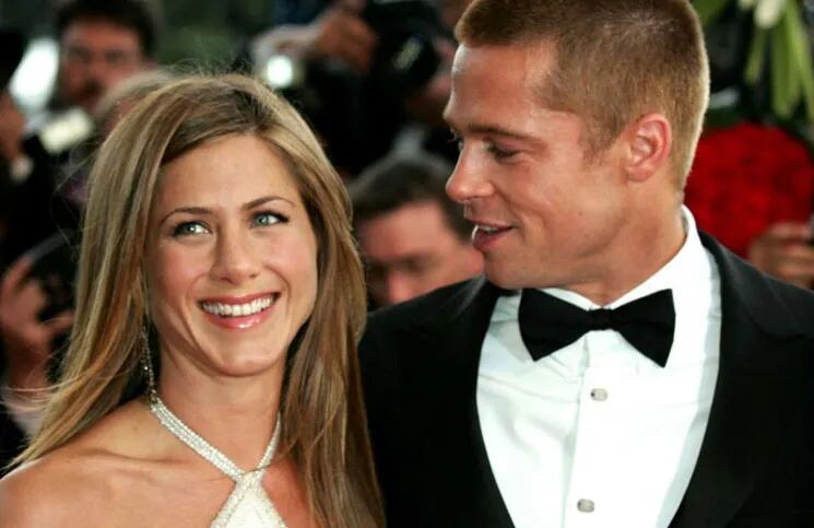 Jennifer Aniston sigue usando (públicamente) el anillo de compromiso que le regaló Brad Pitt