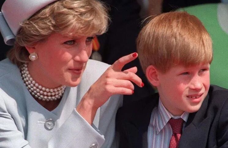 Lady Di predijo la renuncia de Harry a la Familia Real y el plan para William