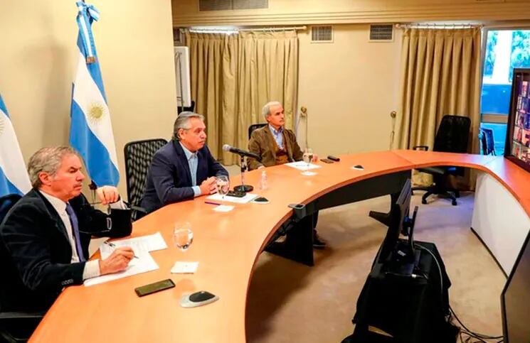 Previo al anuncio de la cuarentena obligatoria, Fernández se reunión con gobernadores del país.
