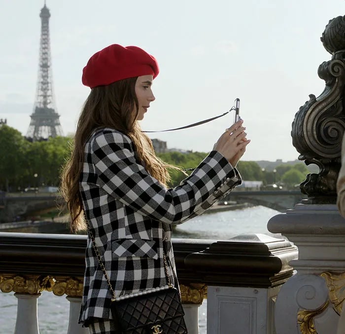 ‘Emily in Paris’: Los alucinantes looks de Lily Collins (la nueva Carrie Bradshaw) de Netflix