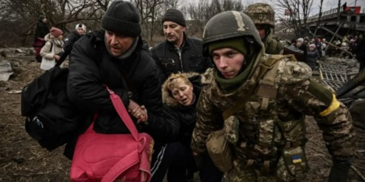 Detuvieron a un soldado ruso que le pidió permiso a su esposa para violar ucranianas: “Usa protección”