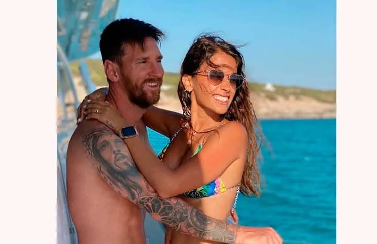 Física Hamburguesa matar Antonela Roccuzzo posó abrazada a Messi pero sus “gafas corazón” se  llevaron todas las miradas | La 100