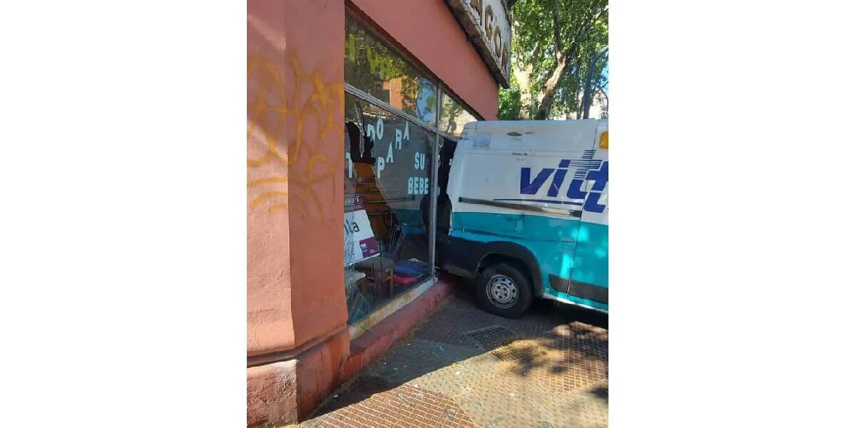 Una ambulancia chocó contra "la misteriosa esquina de Almagro"