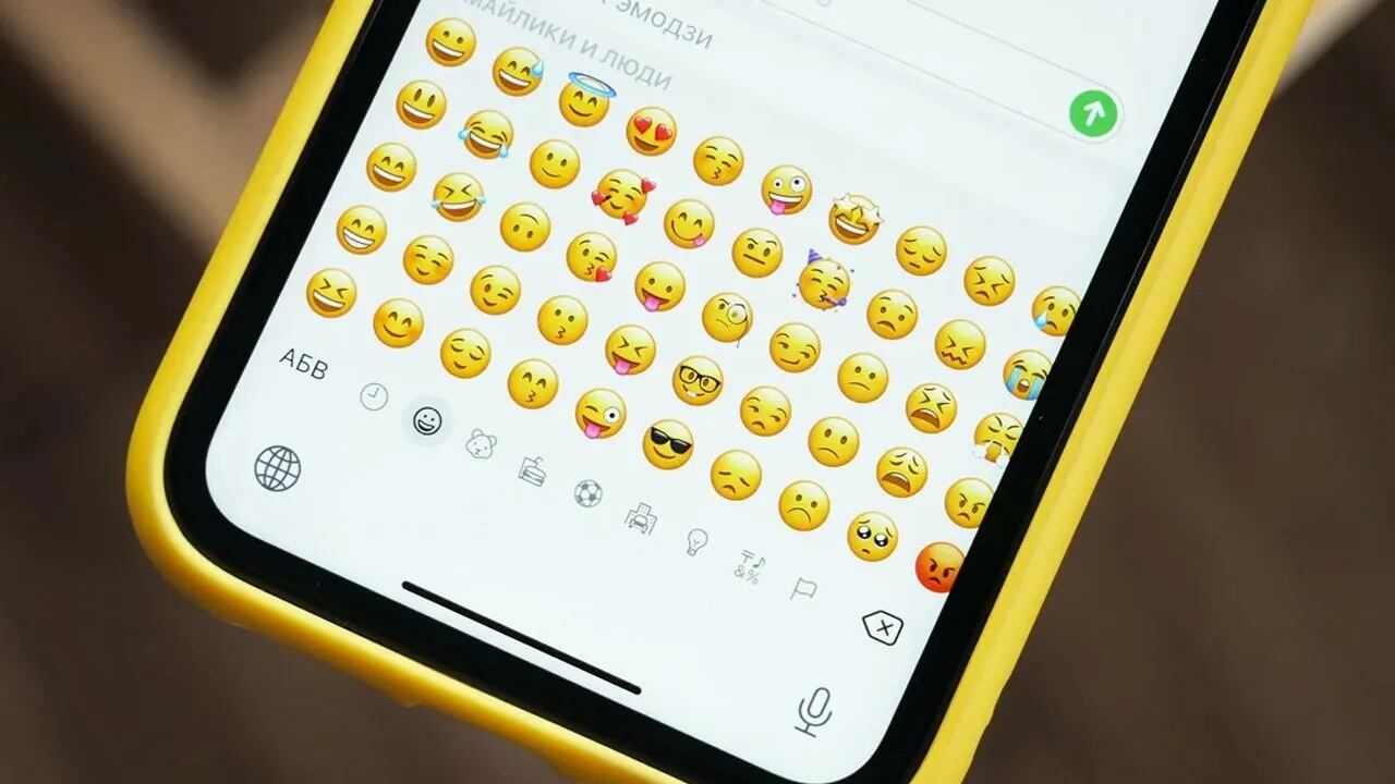 Cuáles son los nuevos emojis que llegan a WhatsApp en septiembre