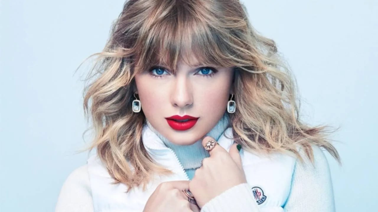 Grammys 2021: Taylor Swift se llevó todas las miradas con su excéntrico look de flores (y el tapabocas haciendo juego)