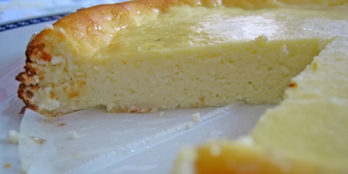 “Falsa” tarta de ricota: la receta del clásico de la tarde en 4 rápidos pasos