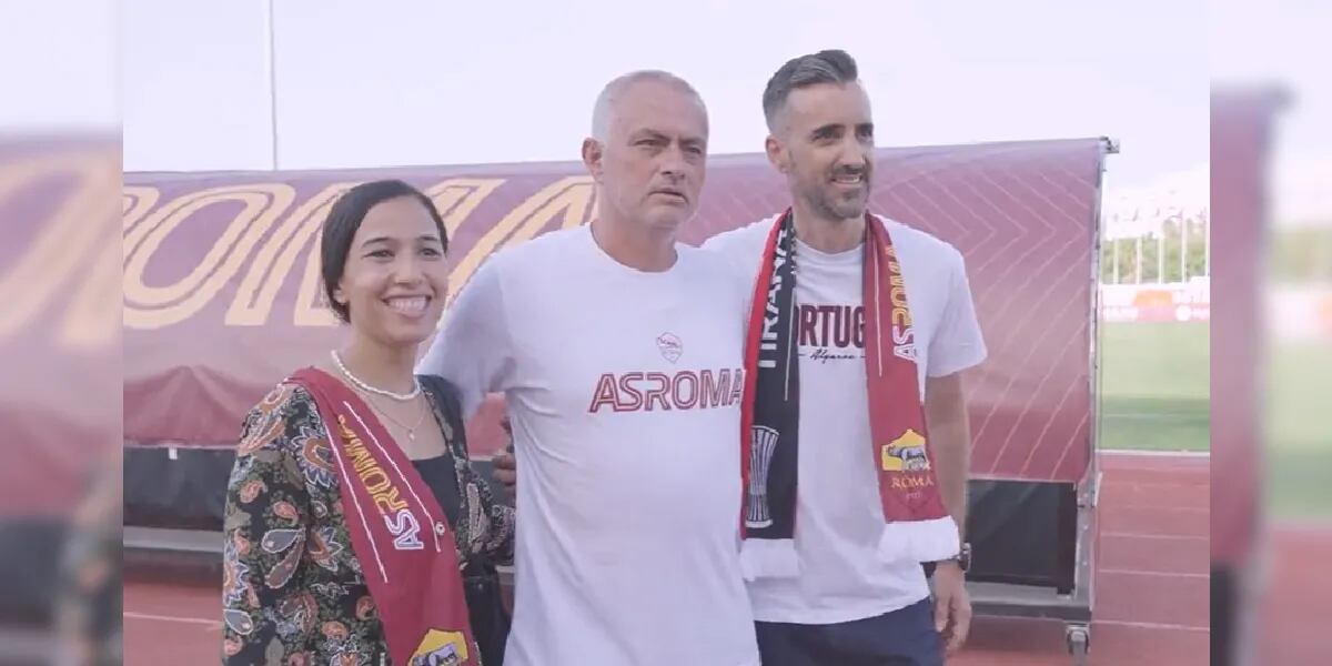 Un fanático de la Roma se reunió con José Mourinho, se animó y le pidió casamiento a su novia en el estadio