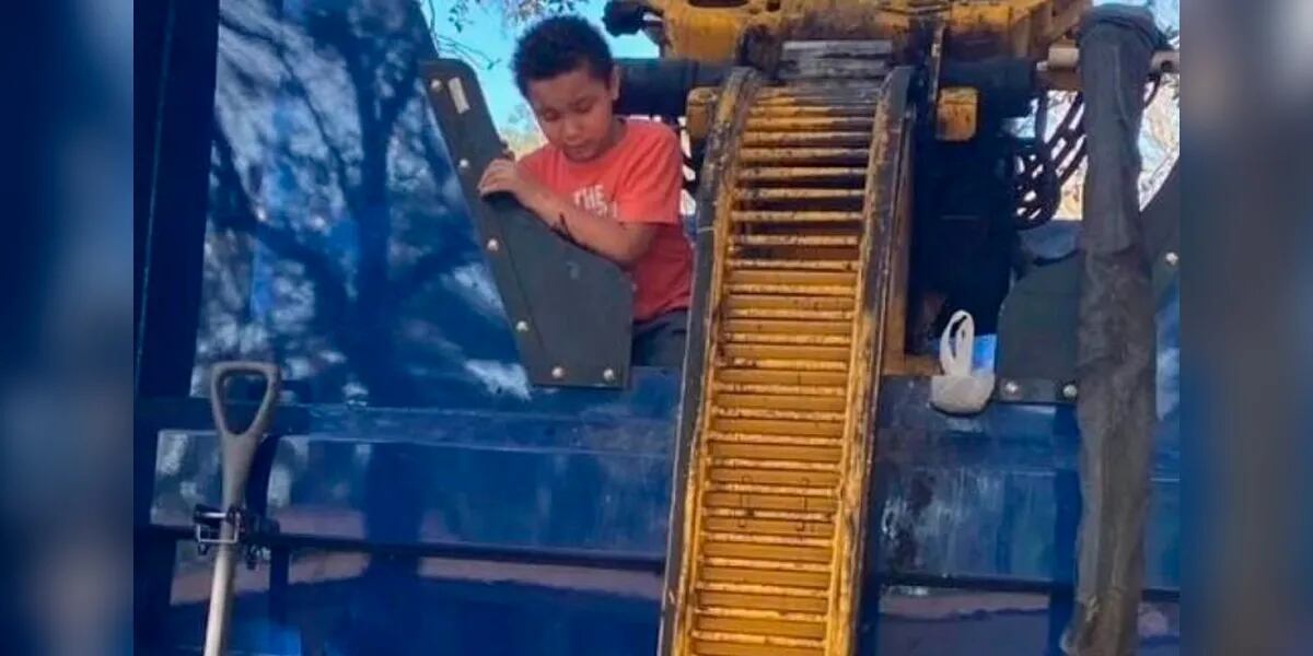 Un nene se escondió en un contenedor de basura y el camión casi lo aplasta