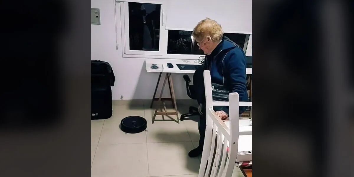 La pelea viral entre una abuela y una aspiradora que estalló en las redes: "Tenés que ir al rincón"