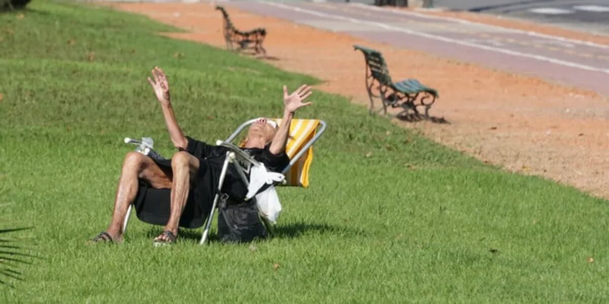 Murió Sara Oyuela, la jubilada que rompió la cuarentena para tomar sol en  la plaza | La 100