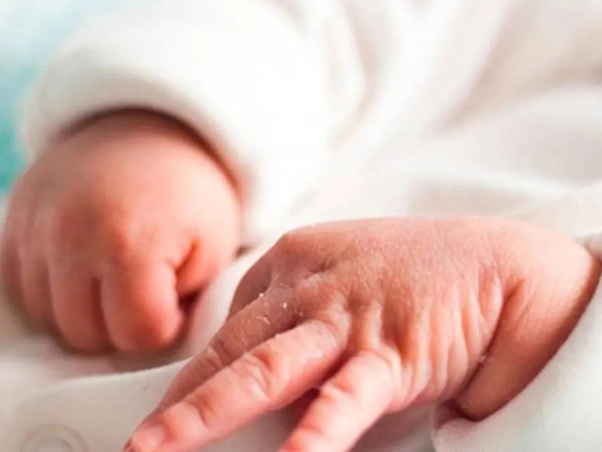 Una beba nació con 26 dedos y su familia asegura que es la reencarnación de una diosa: “Está encantado”